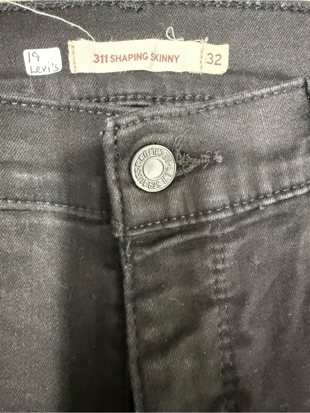 Women Levi’s 311 Shaping Skinny Black Jeans 32